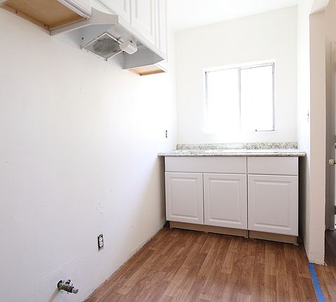 3rd image of 1402 Echo Park Ave #1402