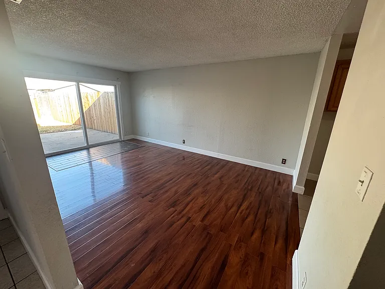 411 Cedar Ct — Photo 7