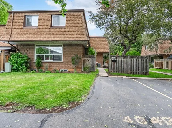 4042 Longmoor Dr #4, Burlington, ON L7L 1X2