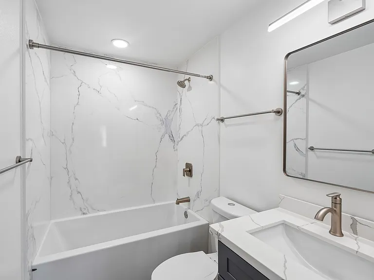 Sunset Highlands Apartments — Photo 6