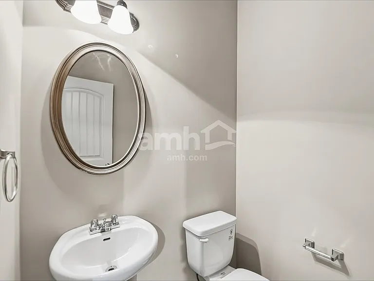 918 Pine Ln — Photo 9
