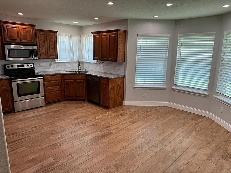 4925 Many Waters Dr — Photo 3