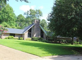 605 Meadow Creek Cir, Springhill, LA 71075