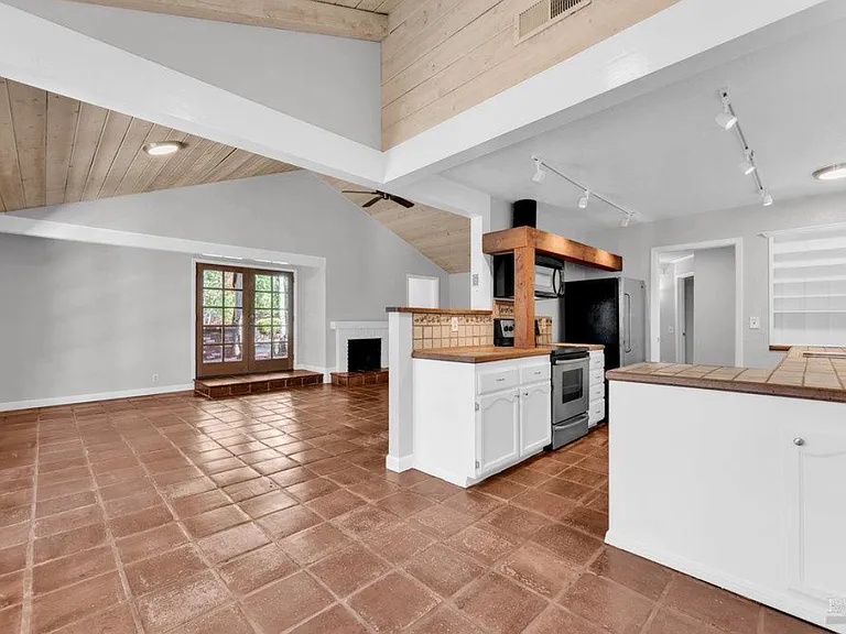 564 Willow Ct — Photo 5