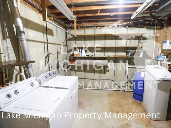 2955 Ottogan St, Hudsonville, MI 49426