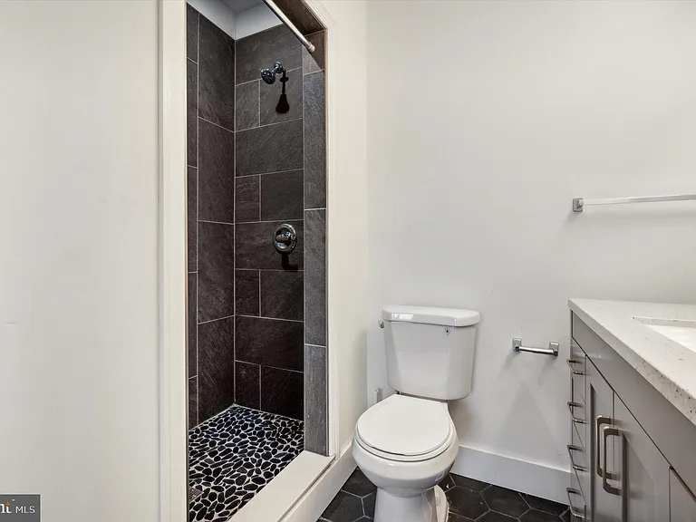 3304 W Allegheny Ave — Photo 16