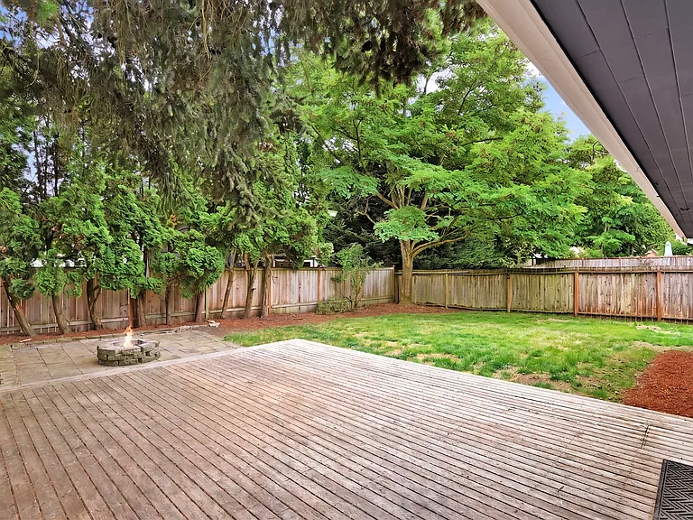 1021 NE 175th St — Photo 34