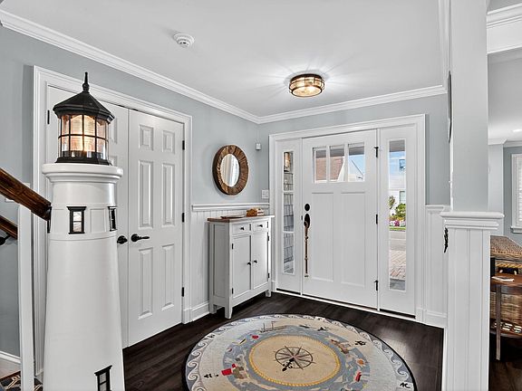 2nd image of 9 Coral Ln