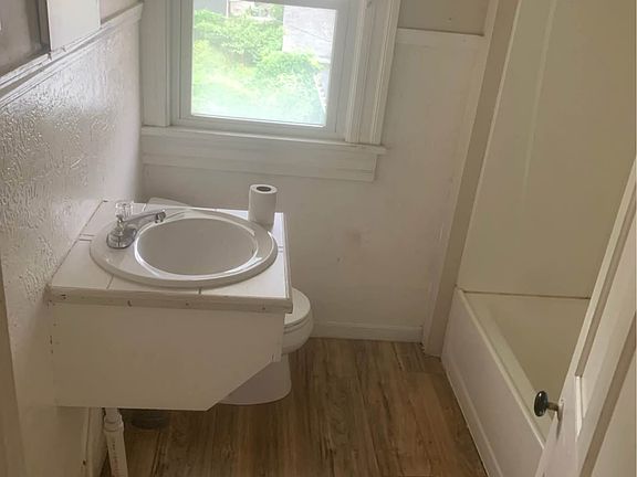 2nd image of 1005 East Ave #2