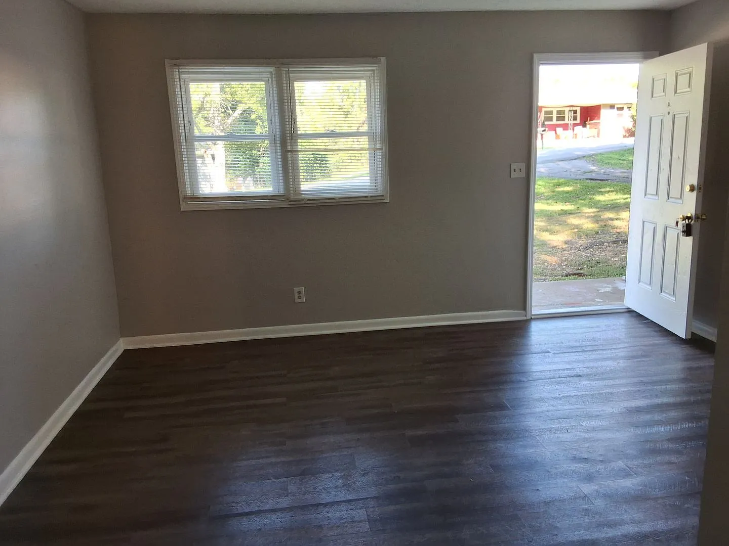 1122 Evelyn Drive — Photo 2