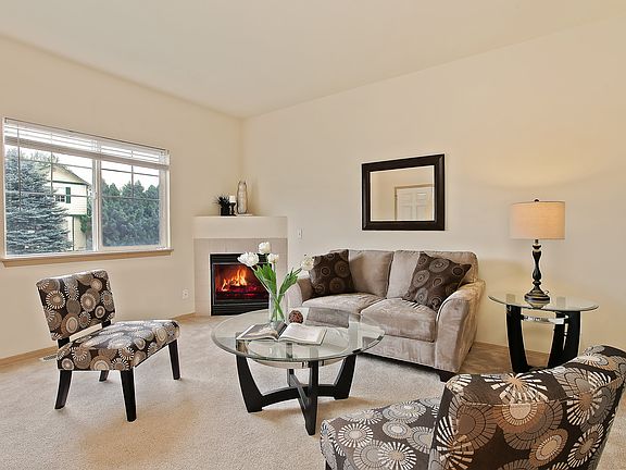 4th image of 990 Loves Hill Dr