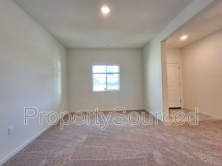 2687 Taft Ave — Photo 9