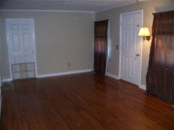 5th image of 613 Alton St