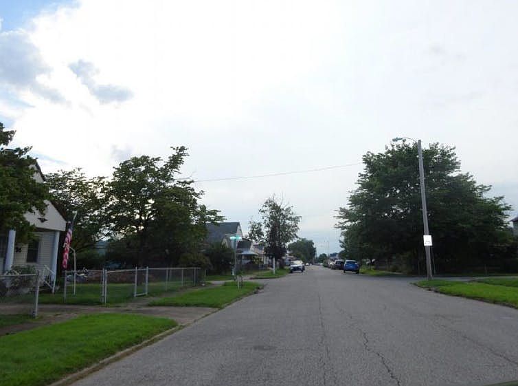 2nd image of 1051 Jackson Ave
