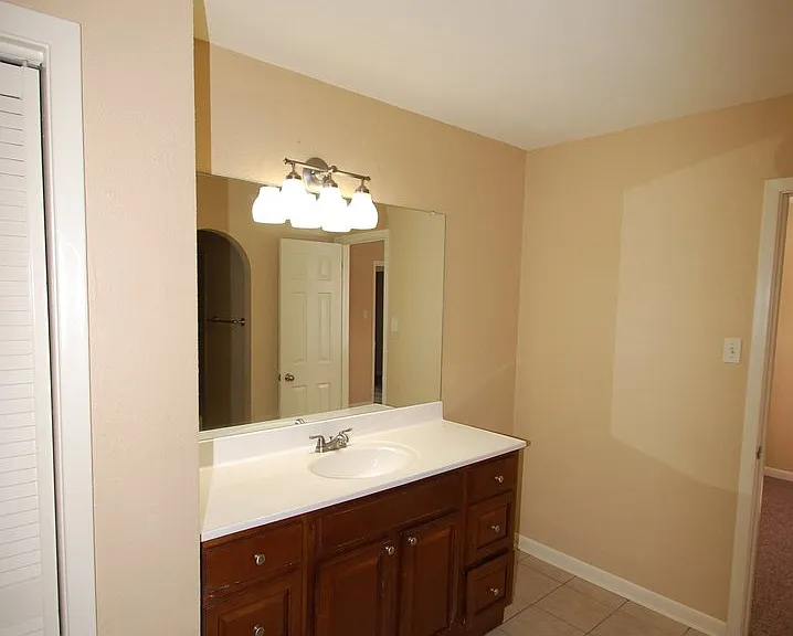 2912 Dorset Dr — Photo 5