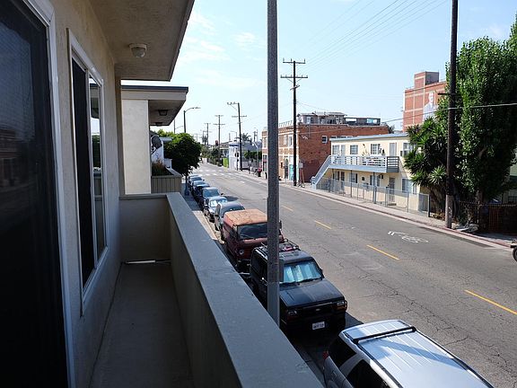 3rd image of 1916 Pacific Ave #2
