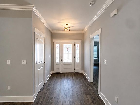 3rd image of 116 Elm St