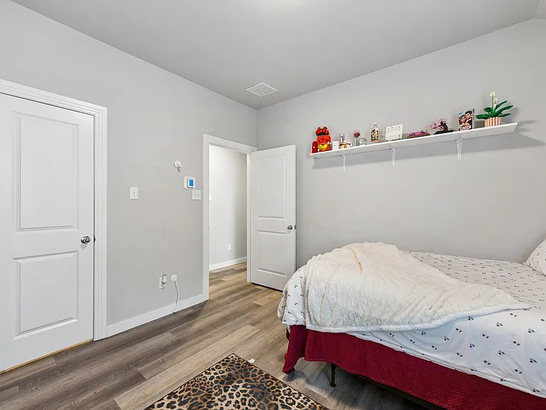2321 Green River Rd — Photo 18