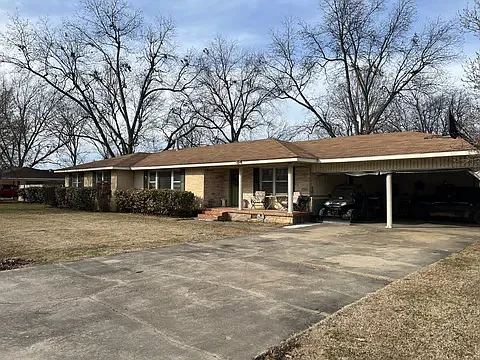190 E Poplar St — Photo 3