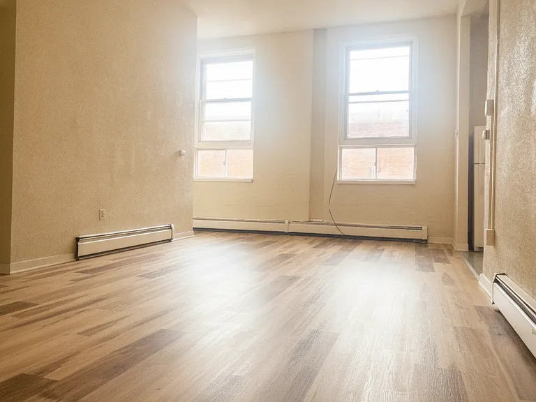38 Groton Ave #4E — Photo 1