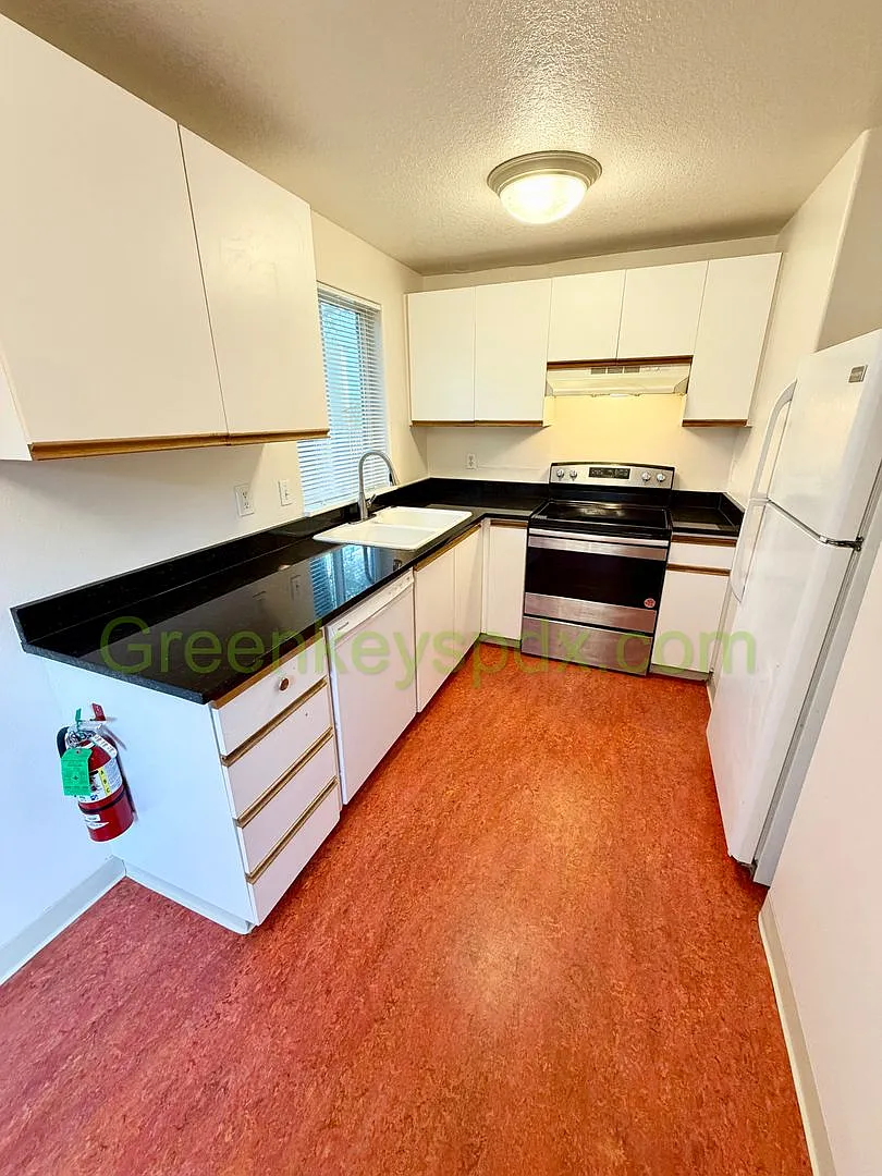 10241-7137 — Photo 3