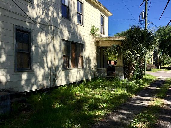 3rd image of 130 E 6th St