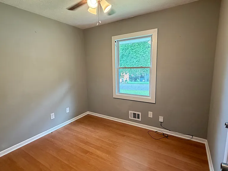 137 Andover Dr — Photo 6