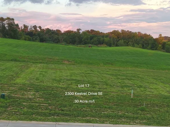 2300 Kestrel Dr SE, Cedar Rapids, IA 52403
