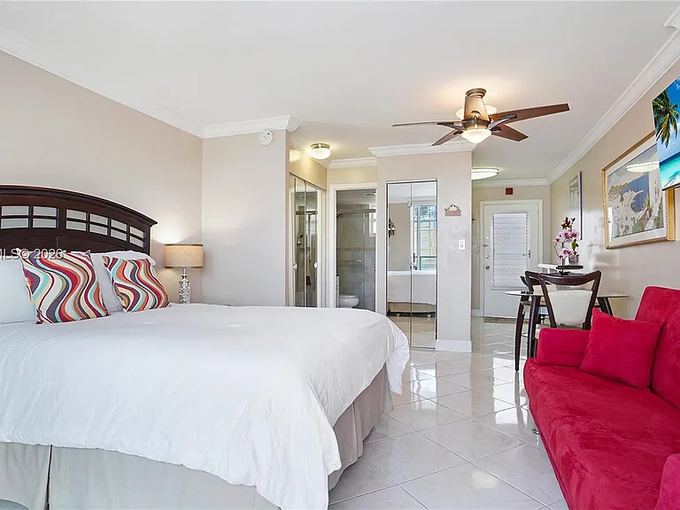 1750 James Ave #9J — Photo 2
