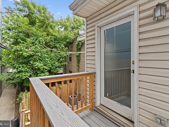 4th image of 1122 William St