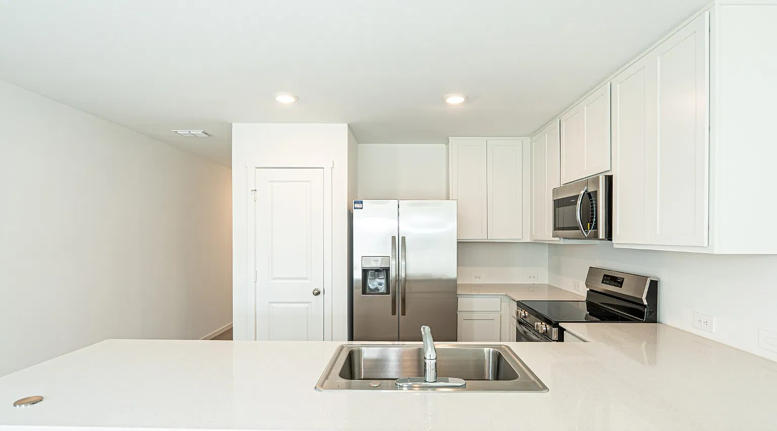 3 bed, $2,300 — Photo 4