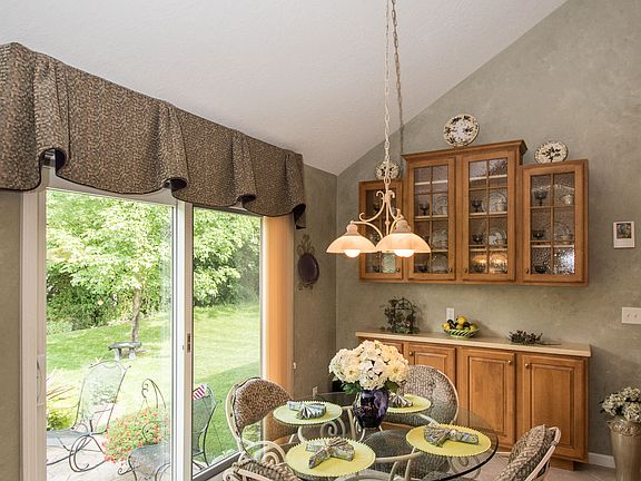 4th image of 1420 Barberry Ct