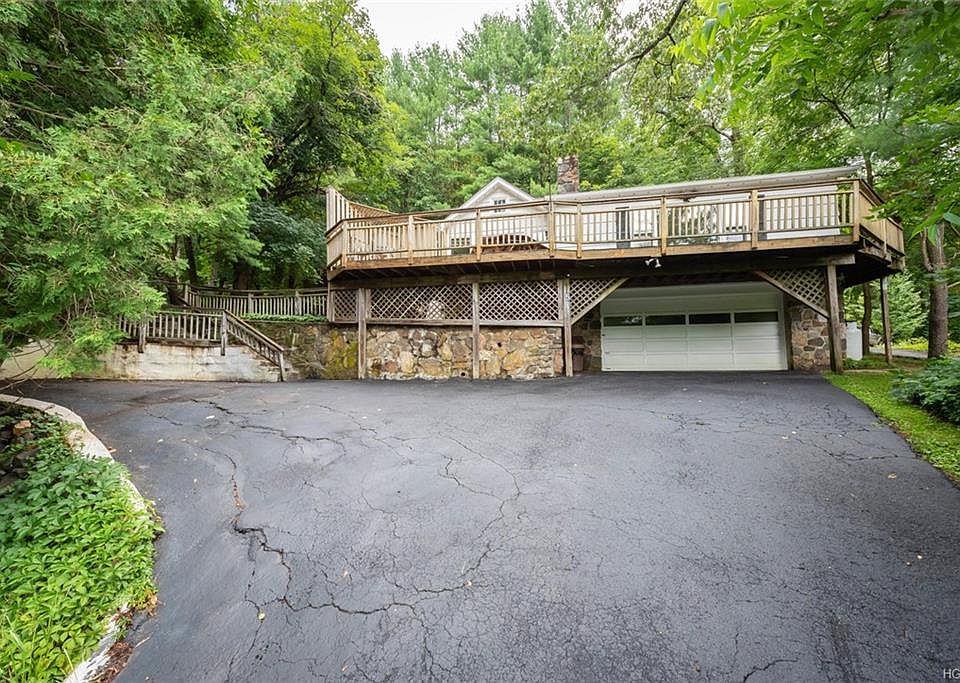 1st image of 5 Green Acres Ln