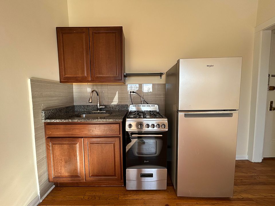 1st image of 2712 N Milwaukee Ave #202Z