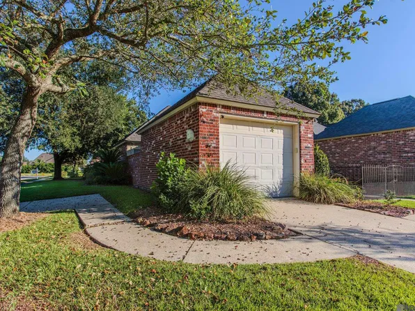 5499 Courtyard Dr, Gonzales, LA 70737