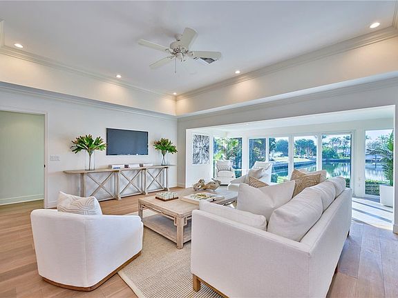 4th image of 300 Harbour Dr APT 306B