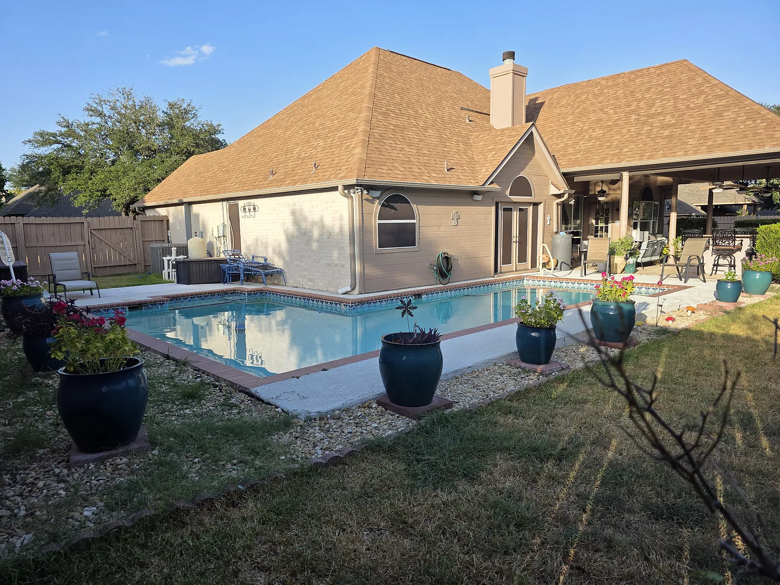 3 bed, 2019 sqft, $2,500 — Photo 3