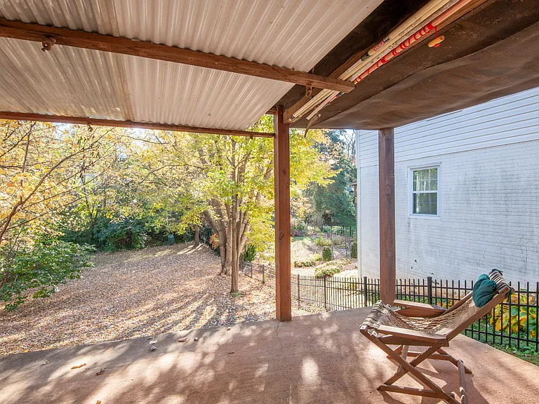 110 Chisholm Pl — Photo 31