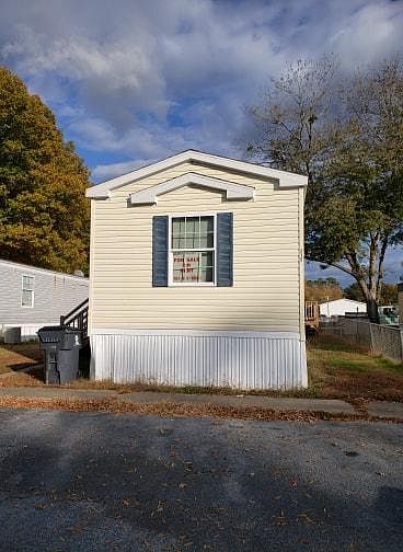 1st image of 215 N Pecan Ct