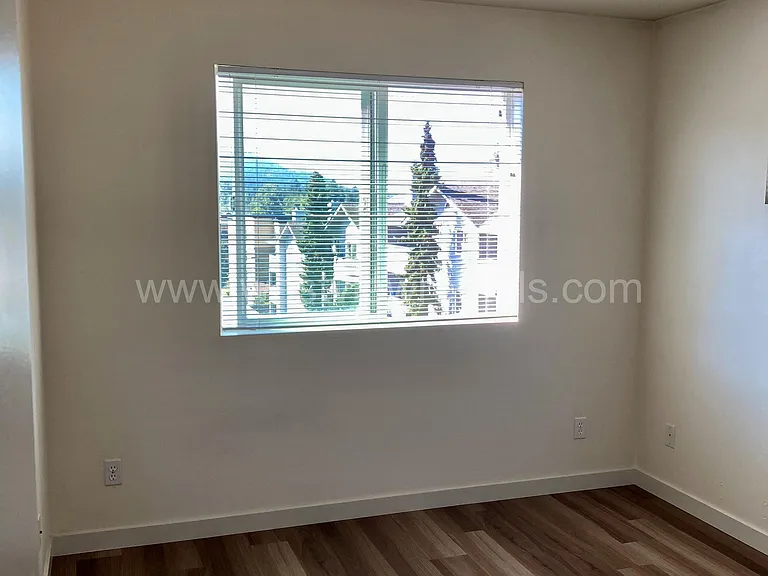 524 32nd St — Photo 31