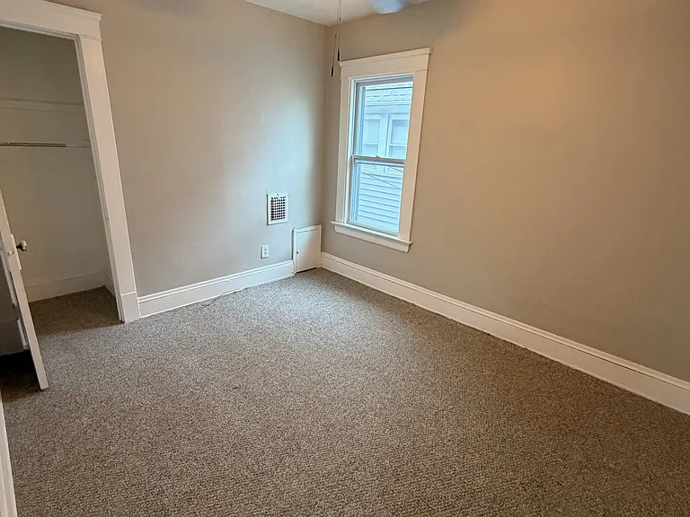 15619 School Ave — Photo 6