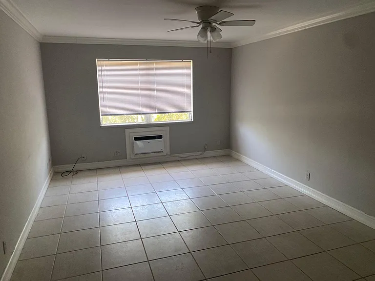 1150 E Sample Rd #207 — Photo 9