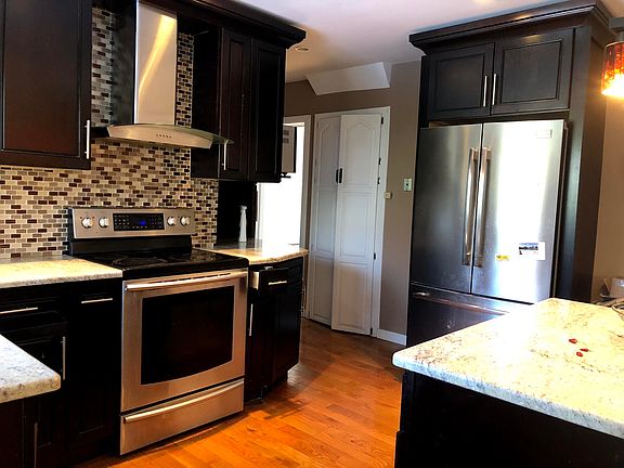 3rd image of 66 Peter Ln