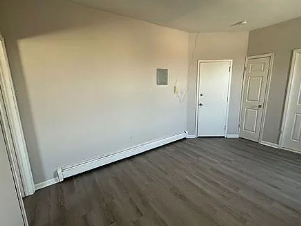 2nd image of 18 Jay St #4