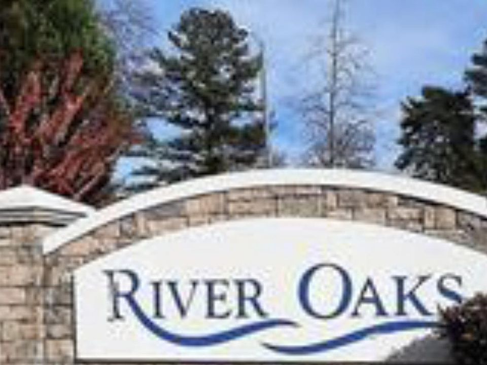 Very quiet secluded townhouse located in River Oaks! 
Welcome Home!