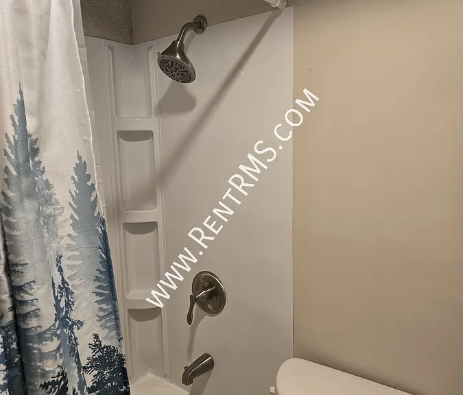 715 SW 11th St #B — Photo 10