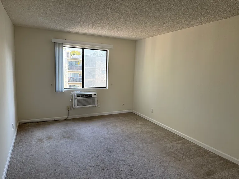18530 Hatteras St #313 — Photo 13