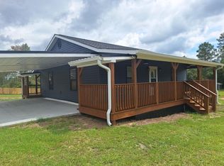 33 Elmwood Ln, Baxley, GA 31513