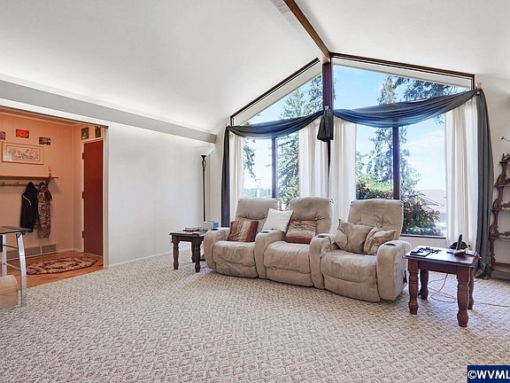 5th image of 246 Kevin Way SE