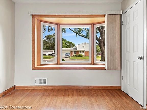 3rd image of 17379 Doris St